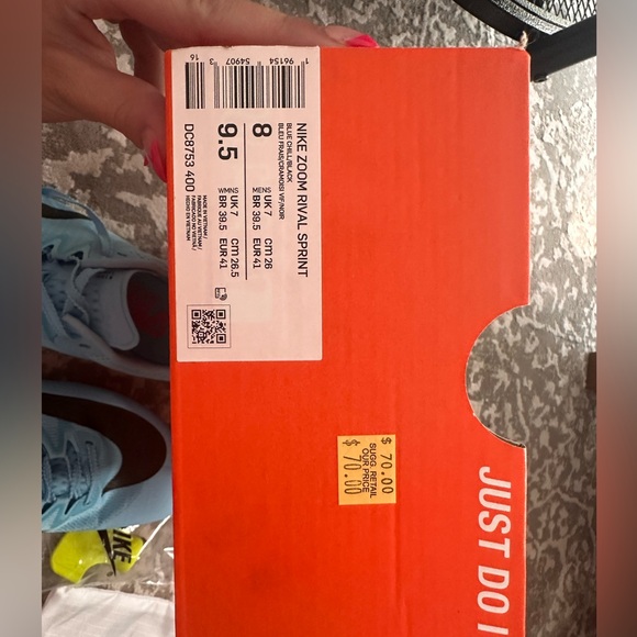 Woman's Nike track and field spikes - Picture 2 of 7